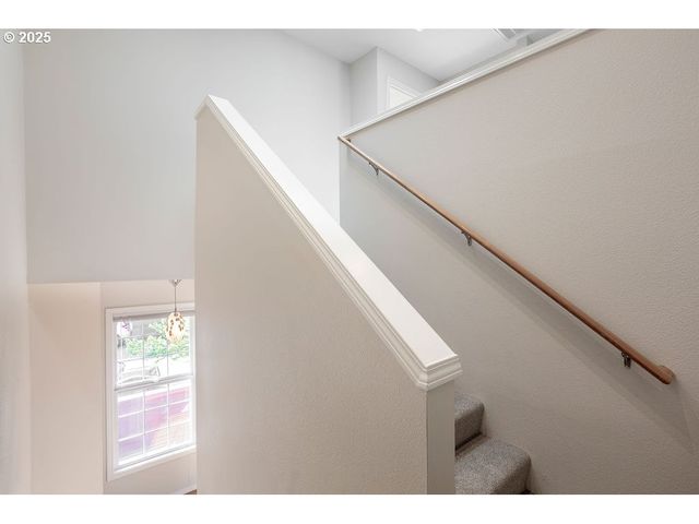 2617 Nw THURMAN St, Portland, OR 97210