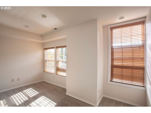 2617 Nw THURMAN St, Portland, OR 97210