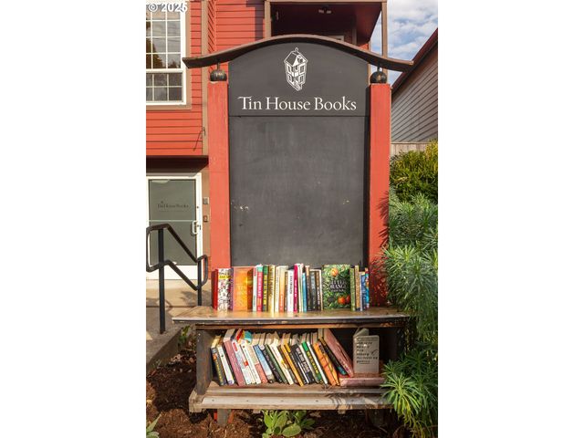 2617 Nw THURMAN St, Portland, OR 97210