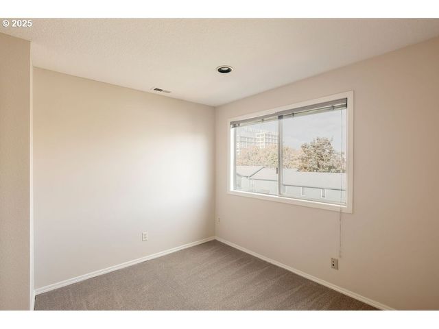 2617 Nw THURMAN St, Portland, OR 97210