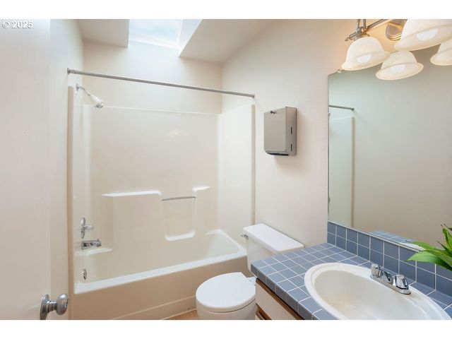 2617 Nw THURMAN St, Portland, OR 97210