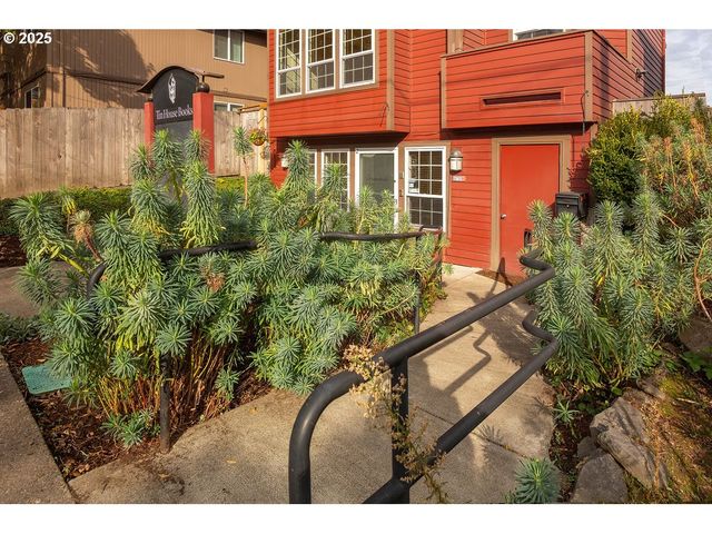 2617 Nw THURMAN St, Portland, OR 97210