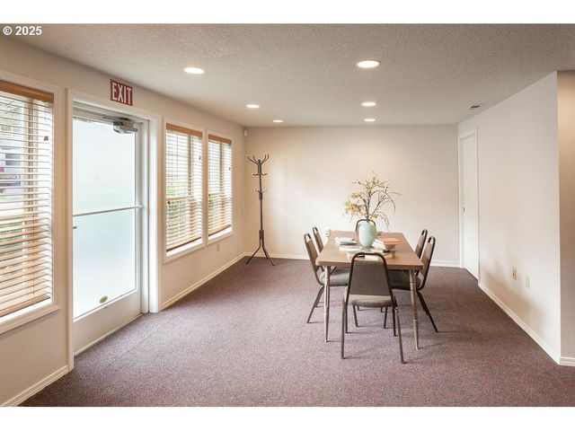 2617 Nw THURMAN St, Portland, OR 97210