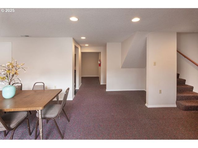 2617 Nw THURMAN St, Portland, OR 97210