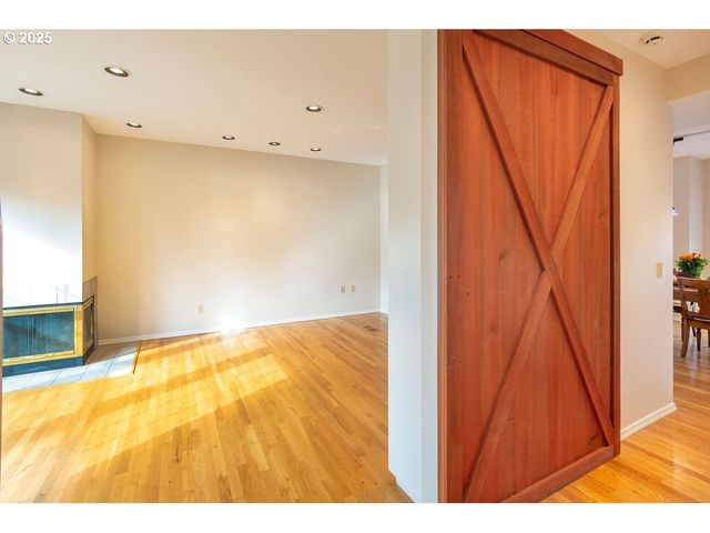 2617 Nw THURMAN St, Portland, OR 97210