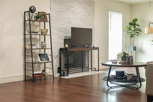 10022 Glenrio Lane, Dallas, TX 75229