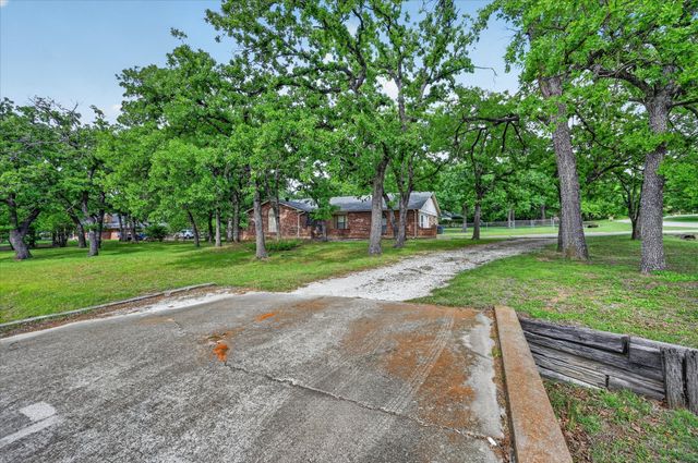 745 Carol Lane, Burleson, TX 76028