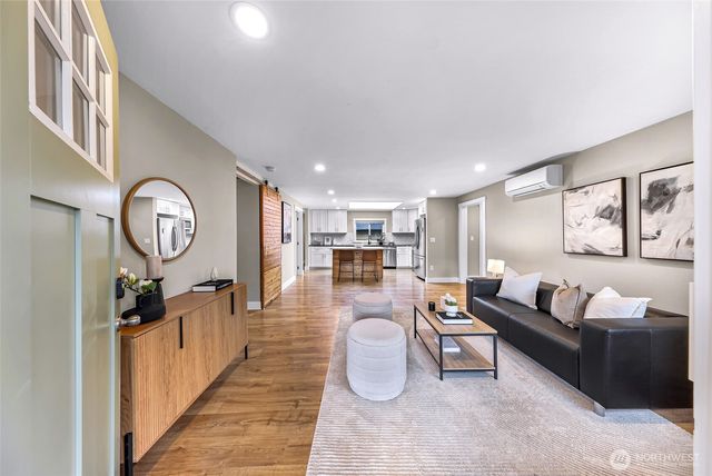 13325 Beverly Park Road, Lynnwood, WA 98087