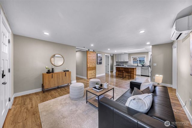 13325 Beverly Park Road, Lynnwood, WA 98087