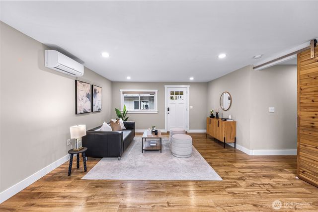 13325 Beverly Park Road, Lynnwood, WA 98087