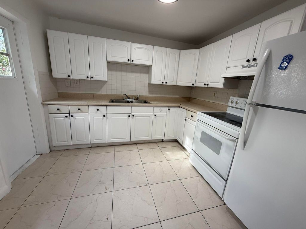 3705 SW 13th Court 1-5, Fort Lauderdale, FL 33312