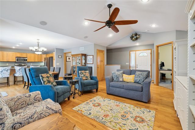 1101 Wood Lily Road, Solon, IA 52333