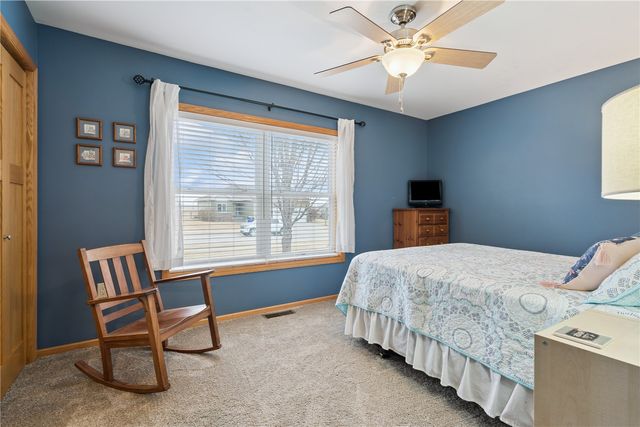 1101 Wood Lily Road, Solon, IA 52333