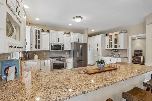 S94W31694 Gena DRIVE, Mukwonago, WI 53149