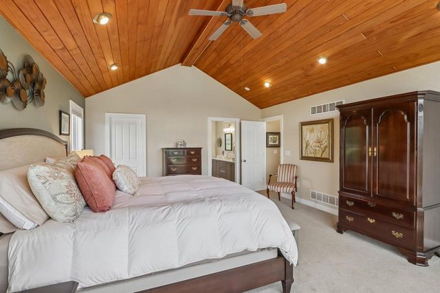 S94W31694 Gena DRIVE, Mukwonago, WI 53149