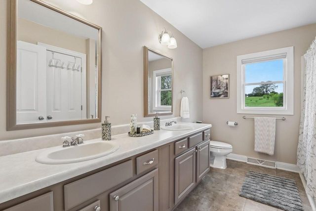 S94W31694 Gena DRIVE, Mukwonago, WI 53149