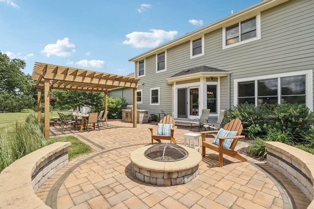 S94W31694 Gena DRIVE, Mukwonago, WI 53149