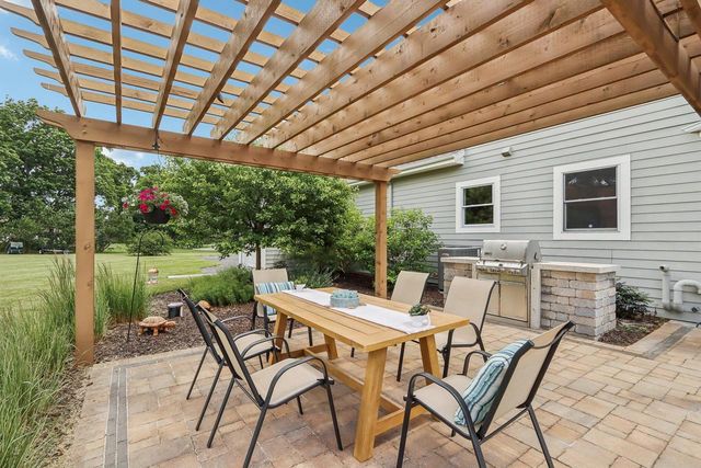 S94W31694 Gena DRIVE, Mukwonago, WI 53149