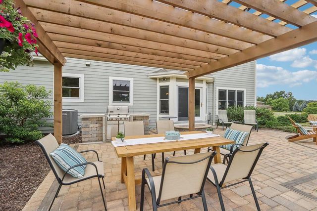 S94W31694 Gena DRIVE, Mukwonago, WI 53149