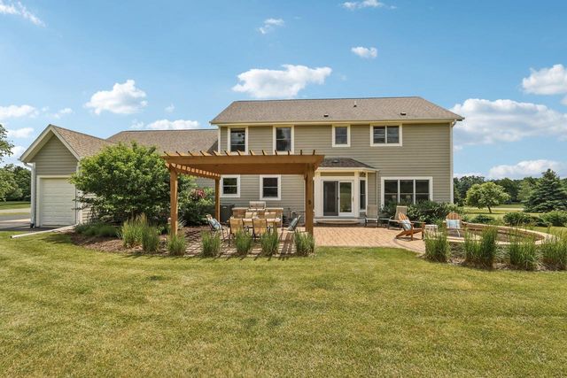 S94W31694 Gena DRIVE, Mukwonago, WI 53149