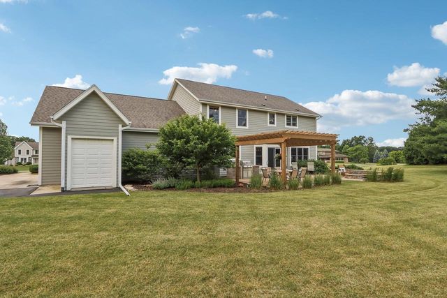 S94W31694 Gena DRIVE, Mukwonago, WI 53149