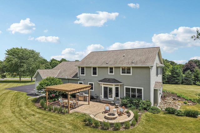 S94W31694 Gena DRIVE, Mukwonago, WI 53149