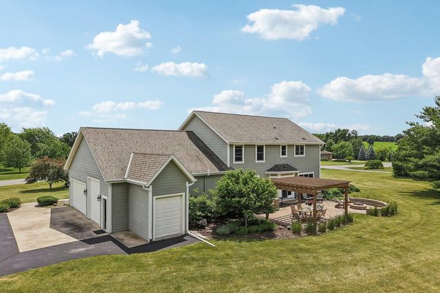S94W31694 Gena DRIVE, Mukwonago, WI 53149