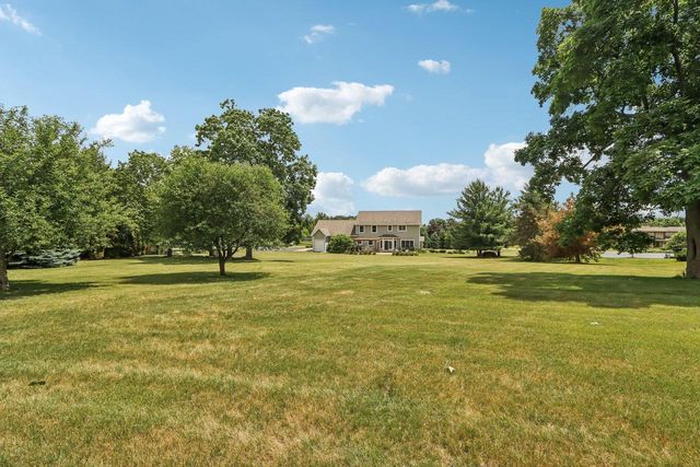 S94W31694 Gena DRIVE, Mukwonago, WI 53149