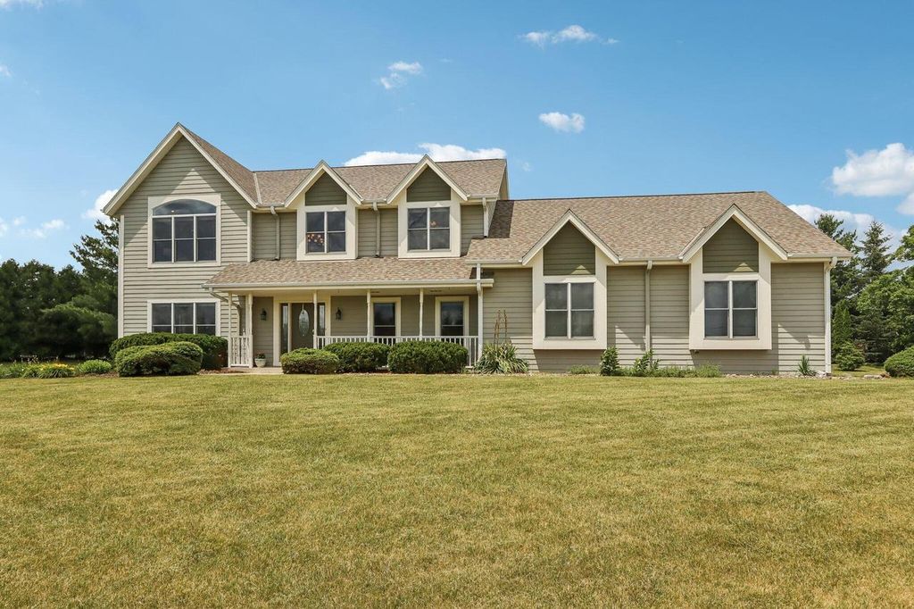 S94W31694 Gena DRIVE, Mukwonago, WI 53149