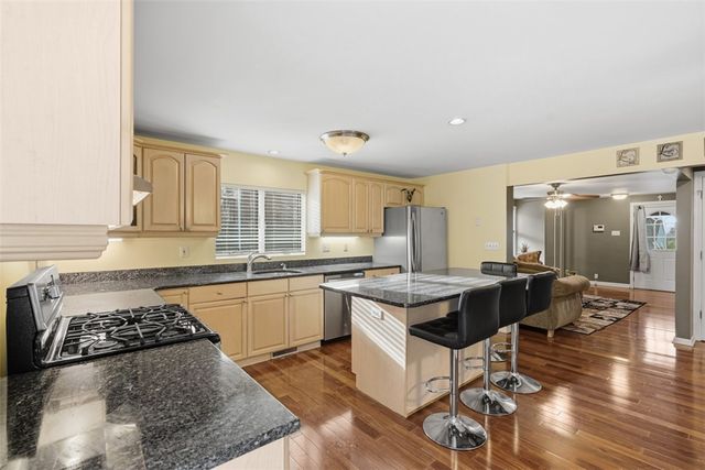 126 Leon Road, Green Tree, PA 15220