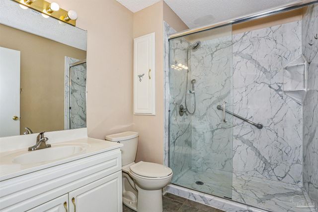 5896 Moss Ln, Pensacola, FL 32505