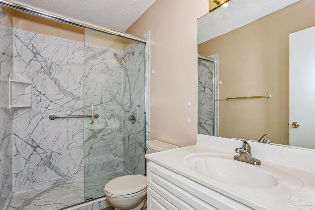 5896 Moss Ln, Pensacola, FL 32505