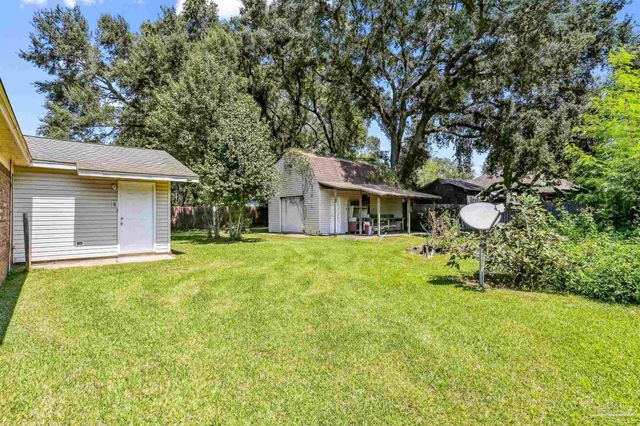 5896 Moss Ln, Pensacola, FL 32505