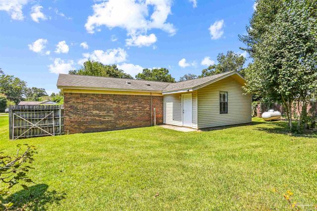 5896 Moss Ln, Pensacola, FL 32505