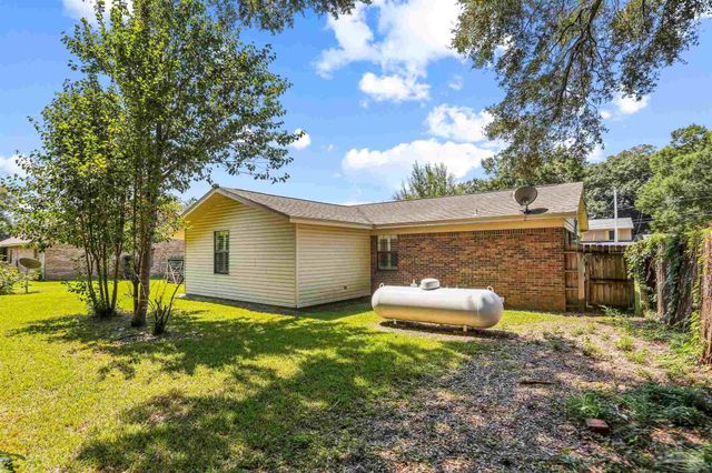 5896 Moss Ln, Pensacola, FL 32505