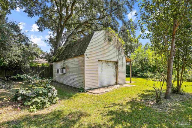 5896 Moss Ln, Pensacola, FL 32505