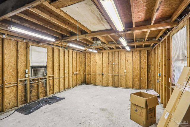 5896 Moss Ln, Pensacola, FL 32505