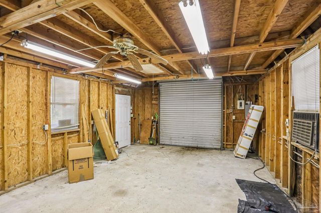 5896 Moss Ln, Pensacola, FL 32505