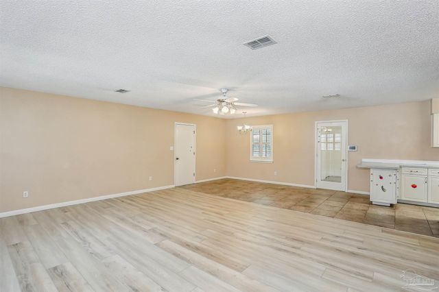 5896 Moss Ln, Pensacola, FL 32505