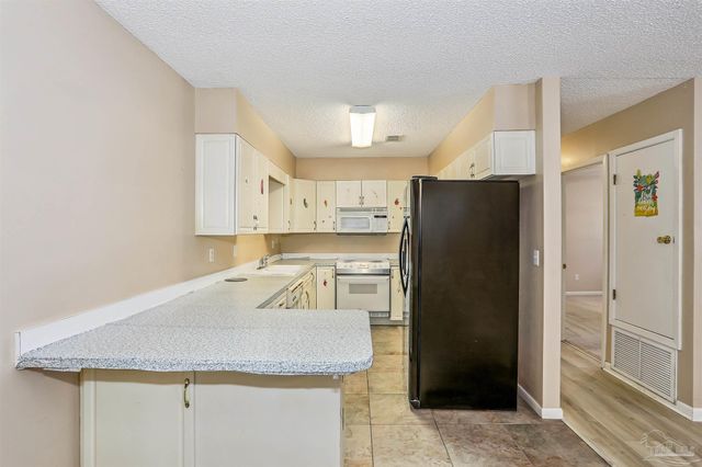 5896 Moss Ln, Pensacola, FL 32505