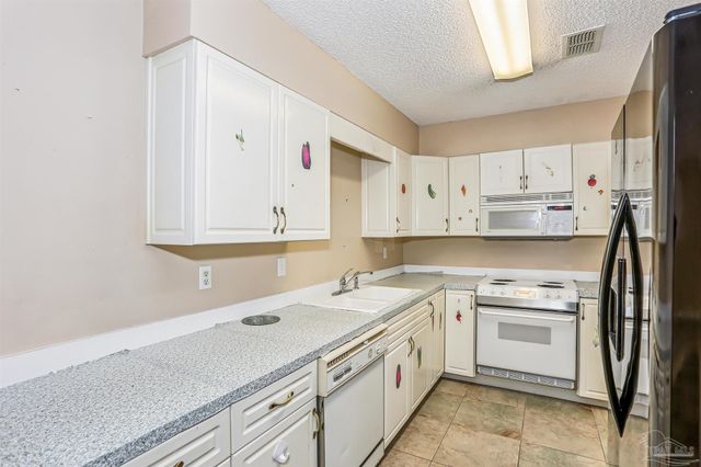 5896 Moss Ln, Pensacola, FL 32505