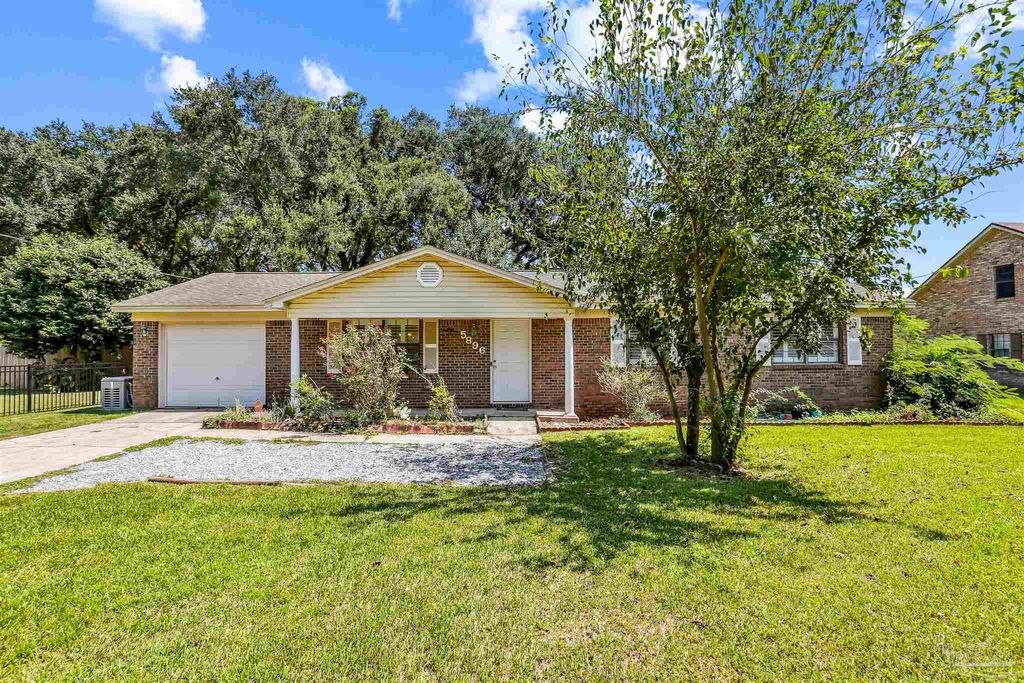 5896 Moss Ln, Pensacola, FL 32505