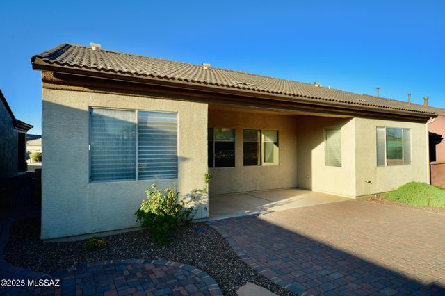 2075 W Demetrie Canyon Drive, Green Valley, AZ 85622