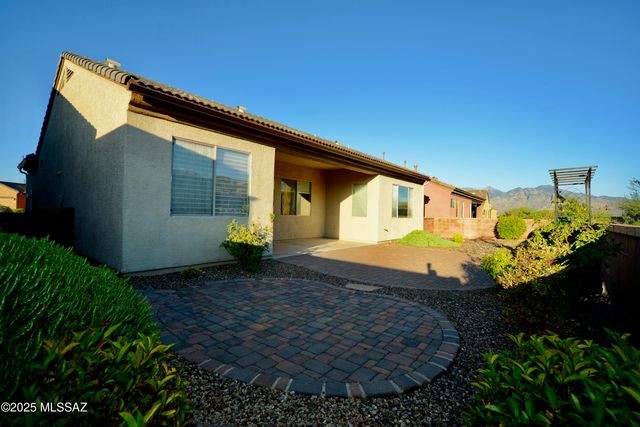 2075 W Demetrie Canyon Drive, Green Valley, AZ 85622