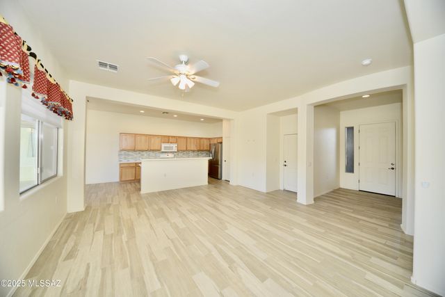 2075 W Demetrie Canyon Drive, Green Valley, AZ 85622