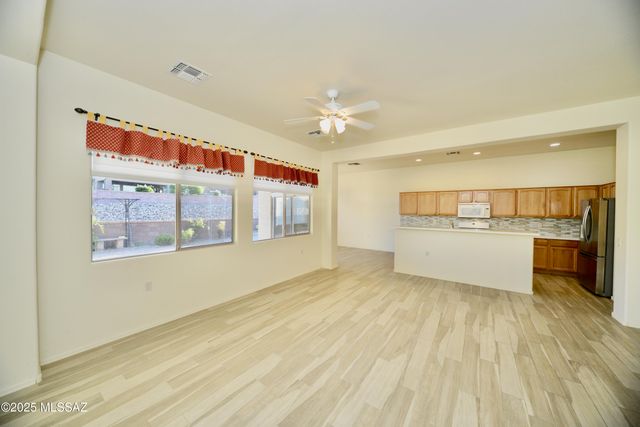 2075 W Demetrie Canyon Drive, Green Valley, AZ 85622