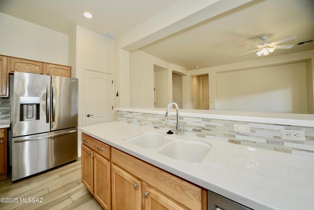 2075 W Demetrie Canyon Drive, Green Valley, AZ 85622