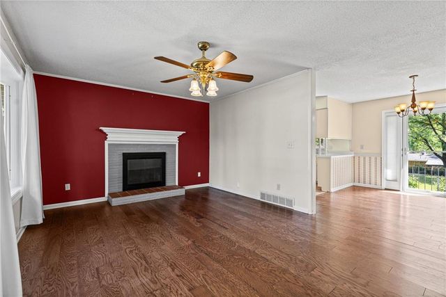 8422 W 68th Terrace, Overland Park, KS 66212