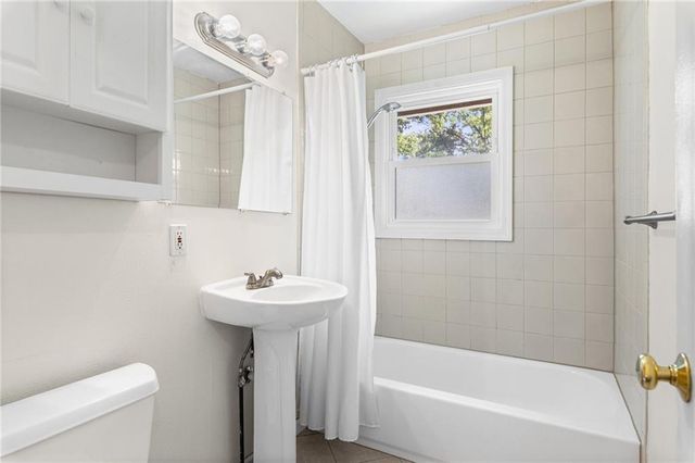 8422 W 68th Terrace, Overland Park, KS 66212