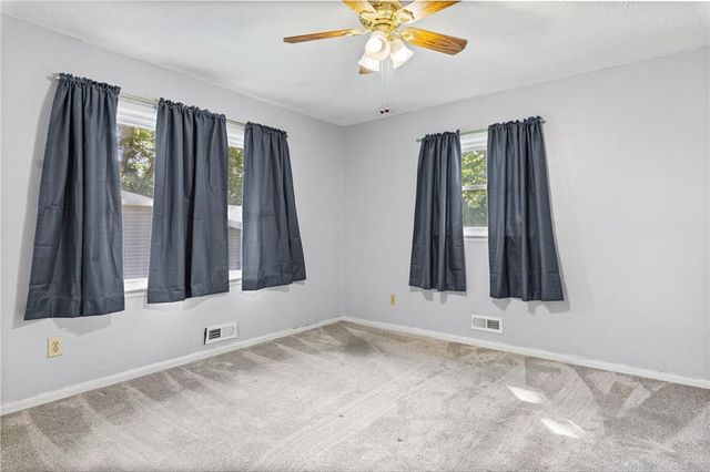 8422 W 68th Terrace, Overland Park, KS 66212